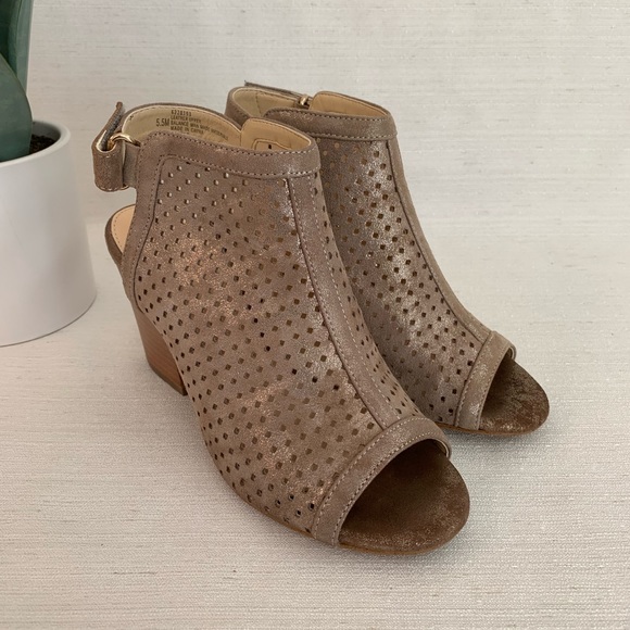 Isola Lora Anthracite Taupe Foil Suede Peep Toe Heeled Sandals Woman’s 5.5M - Picture 8 of 12